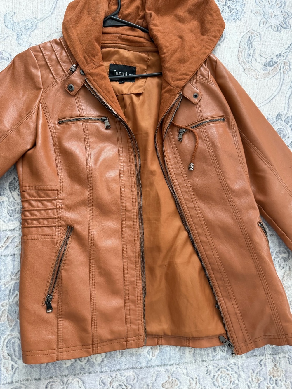 Leather jacket - Picture 2 of 4